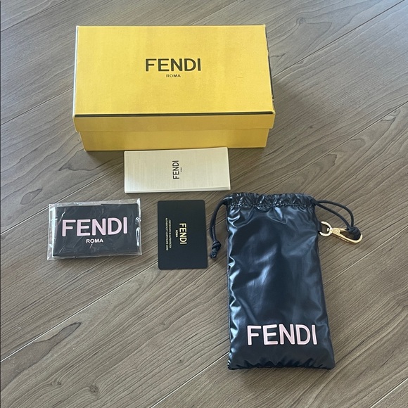 Fendi “ O Lock “Stylish Black Sunglasses for Women 💯Authentic - Picture 3 of 10